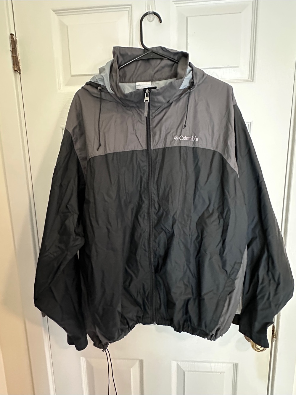 Columbia packable wind breaker / rain shell